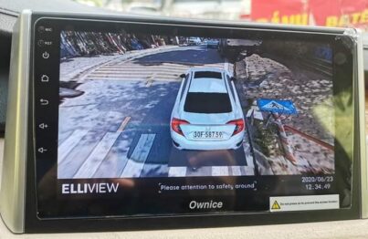 Camera 360 độ hiển thị biển số và mô hình xe ô tô thật của bạn