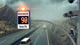 Giảm tốc độ chạy xe khi mưa như thế nào là hợp lý để an toàn?