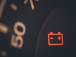 5 Dấu hiệu nhận biết ắc quy ô tô hết điện và cách xử lý