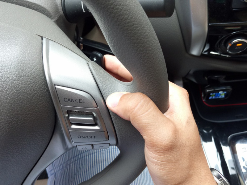 Lẫy chuyển vô lăng- thiết bị giúp kiếm soát xe hữu hiệu