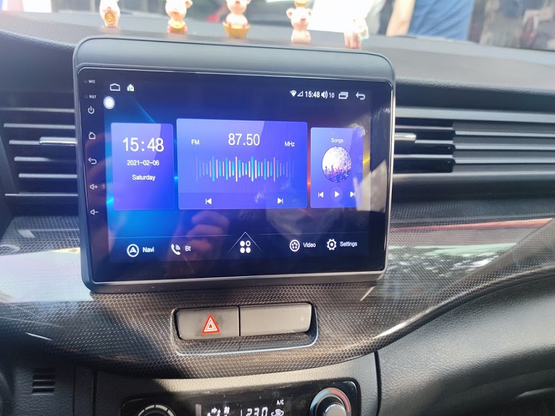 Theo dõi thông tin - tin tức qua Radio với màn hình lắp đặt trên xe Suzuki XL7