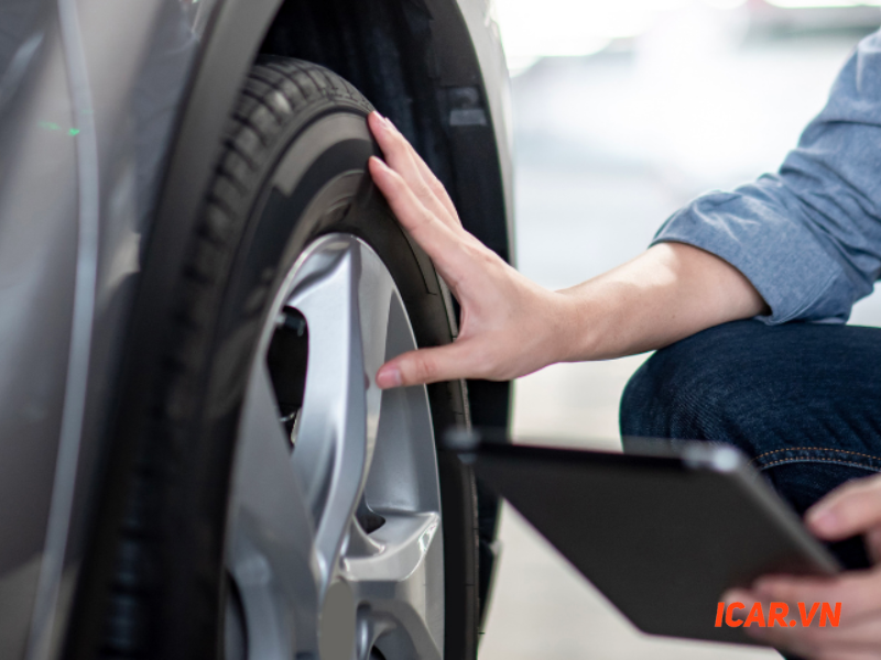 Kiểm tra lốp và bánh xe