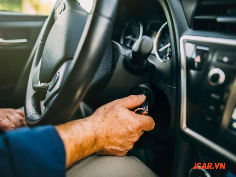 Khởi động xe quá lâu dễ gây hại cho xe, khiến động cơ giảm tuổi thọ hoặc hỏng hóc.