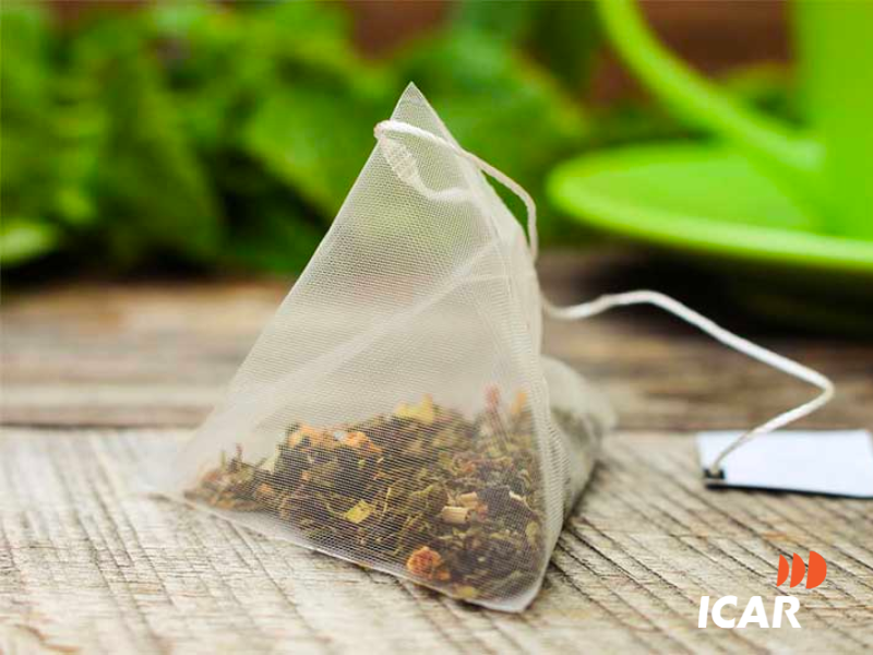 Túi trà sau khi sử dụng có thể tận dụng bã giúp khử mùi ô tô tạo cảm giác thoải mái.