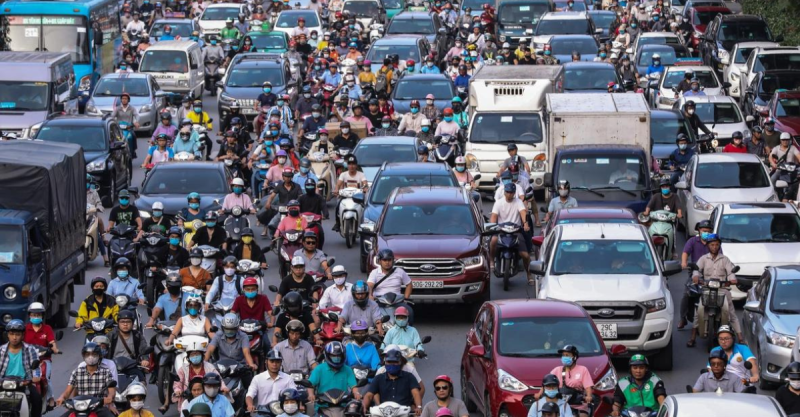 Số lượng phương tiện tham gia giao thông ở nhiều nơi tăng mạnh 