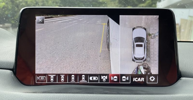 Cam 360 của ICAR Elliview M12 hiển thị vừa vặn trên màn zin Mazda