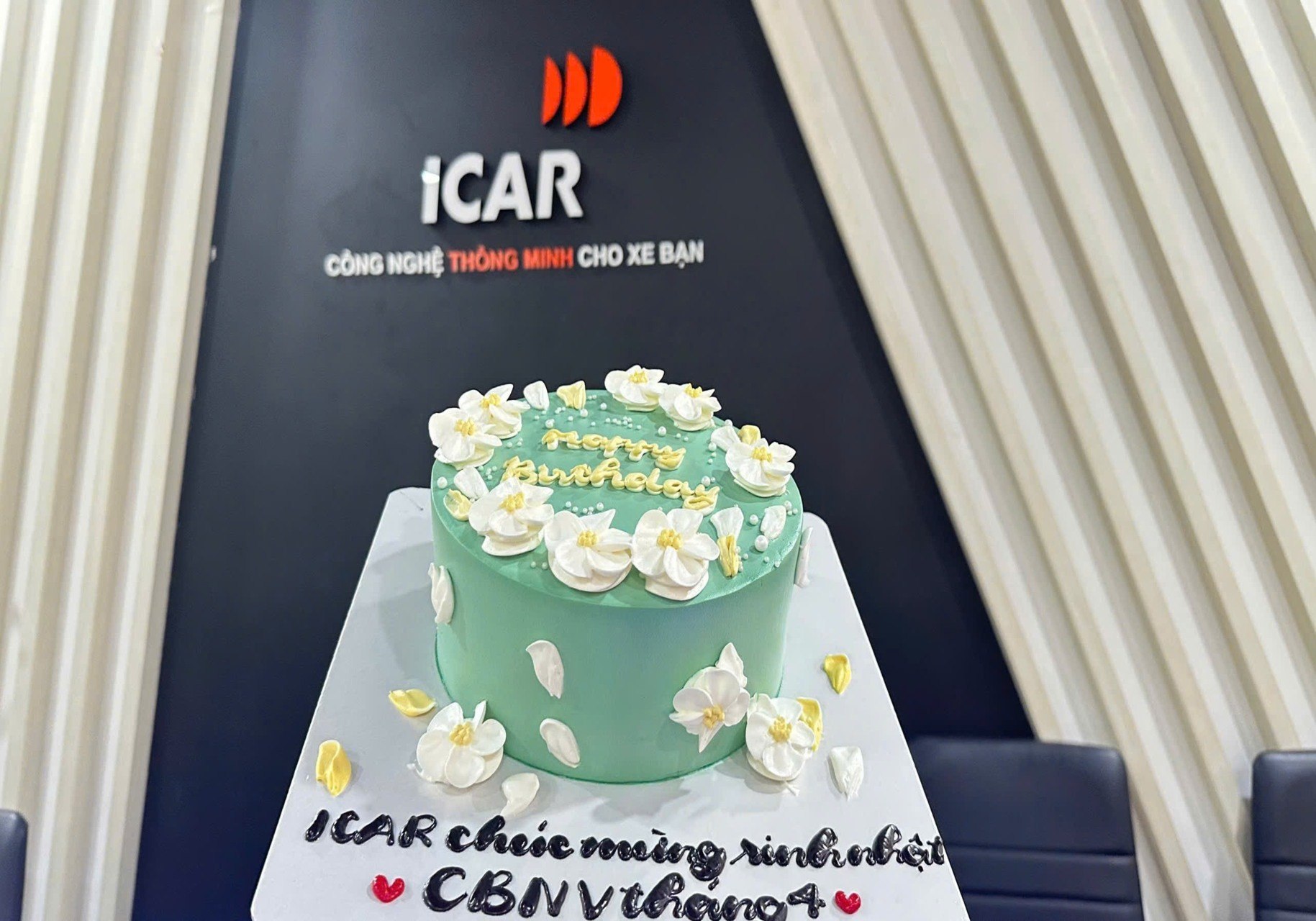 Tháng 4 về, văn phòng mình lại có cớ để “tưng bừng” cùng nhau!